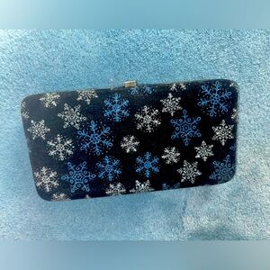 Snowflakes wallet